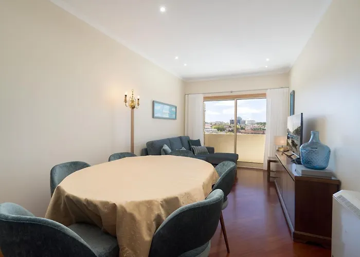Host Wise - Lovely Bright Flat - Instaworthy City View
