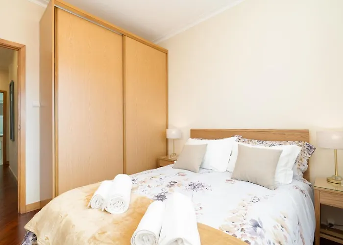 Host Wise - Lovely Bright Flat - Instaworthy City View