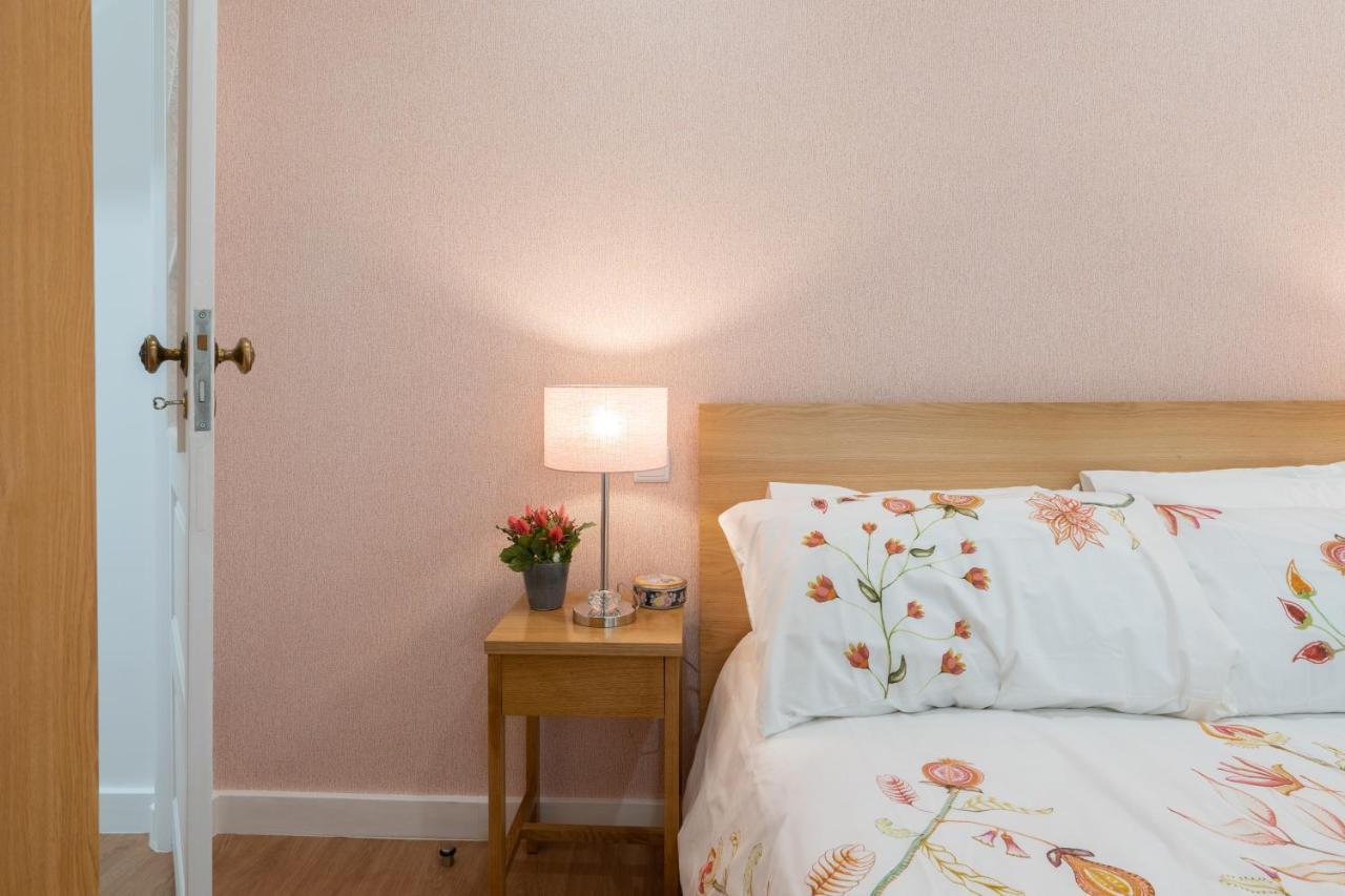 Host Wise - Lovely Bright Flat - Instaworthy View Apartment *